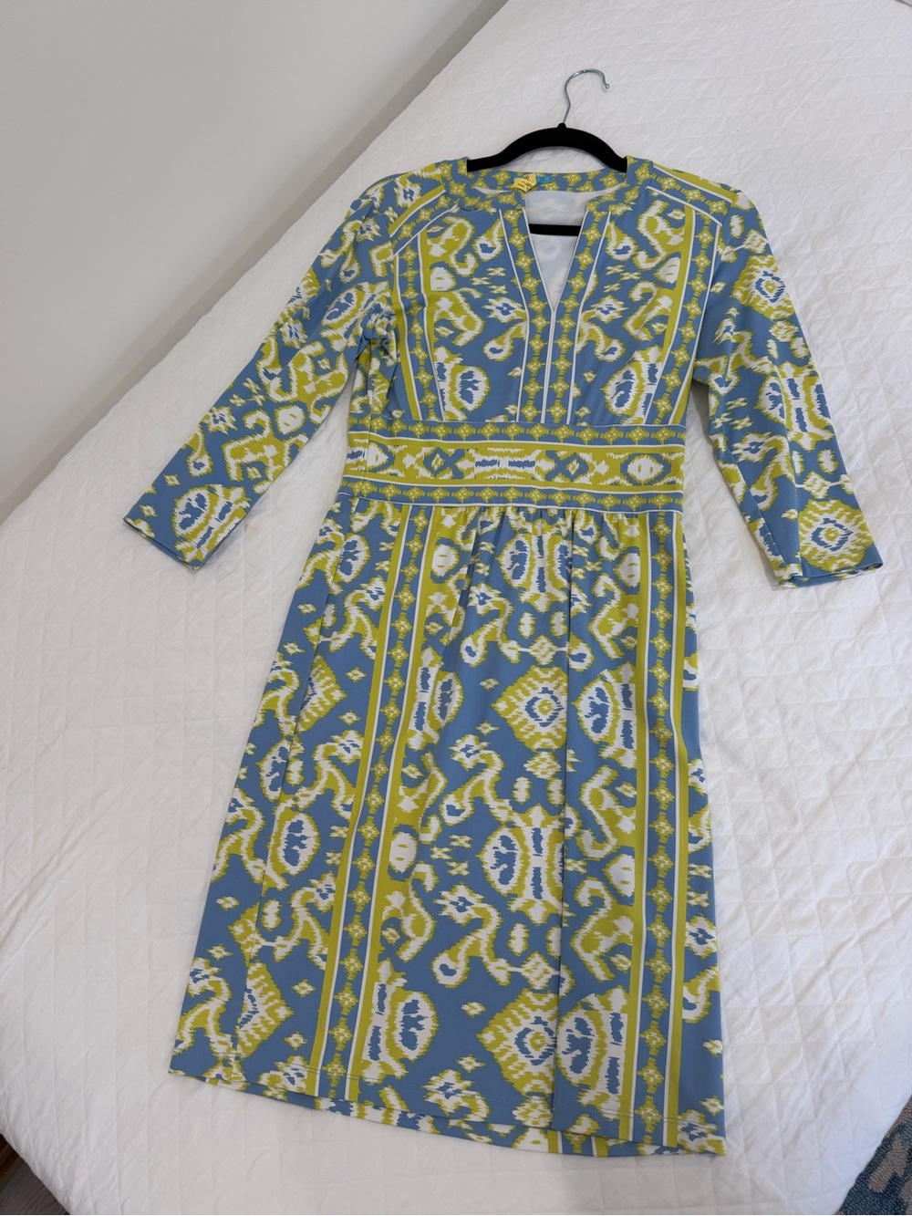 J. McLaughlin Blue and Yellow Printed V-Neck Midi Dress